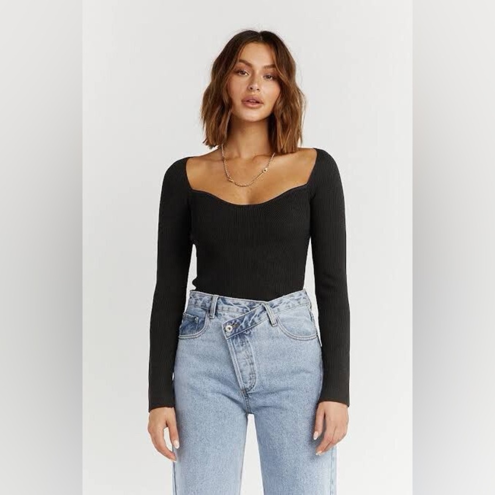 DISSH Ribbed Knit Top